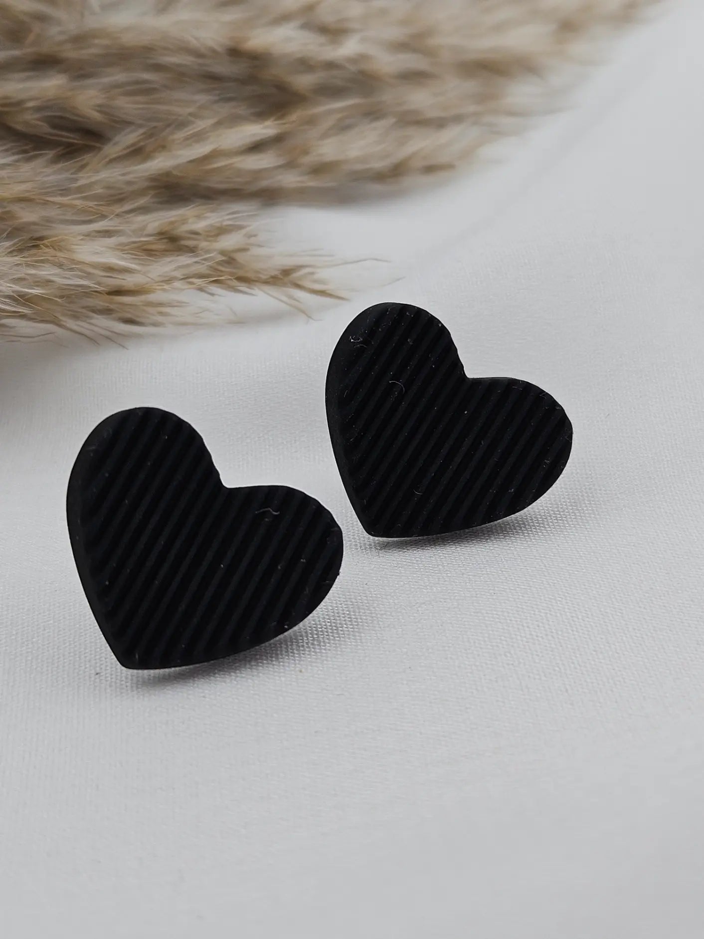 Heart Stripe Western Studs - Black