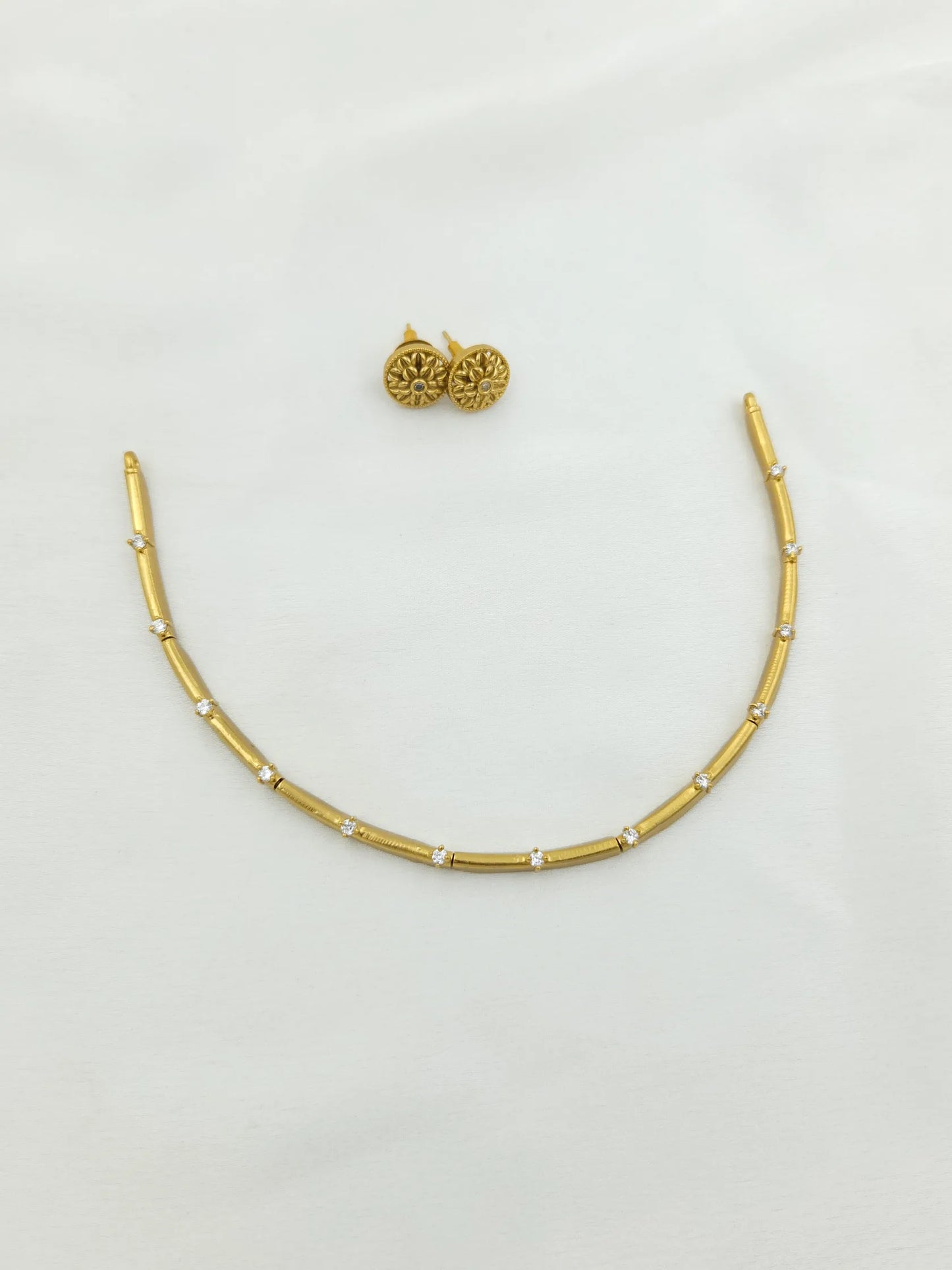 Stylish Thin Gold Diamond Studded Necklace with Studs