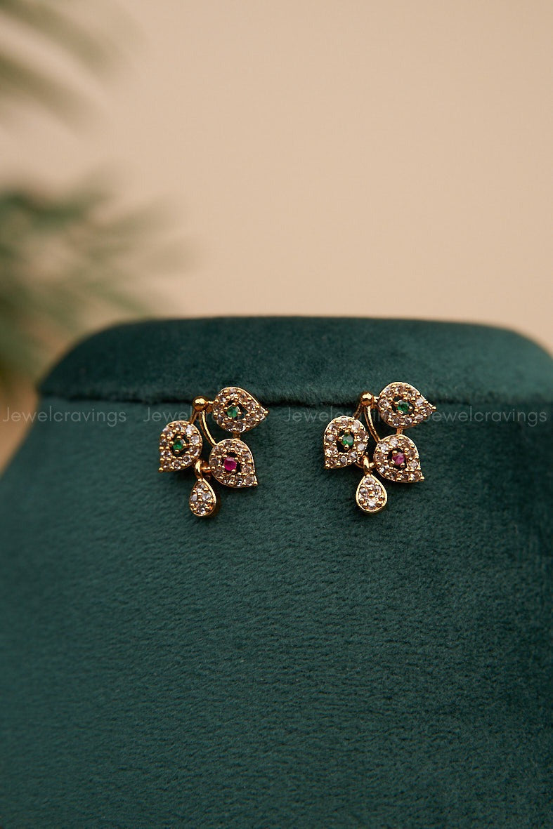 Pretty AD Leaf Necklace with Earrings