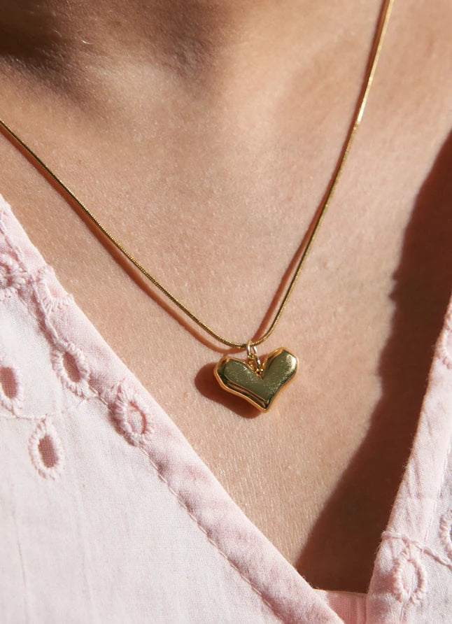 ANTI TARNISH - GOLD HEART PENDANT AND EARRING SET