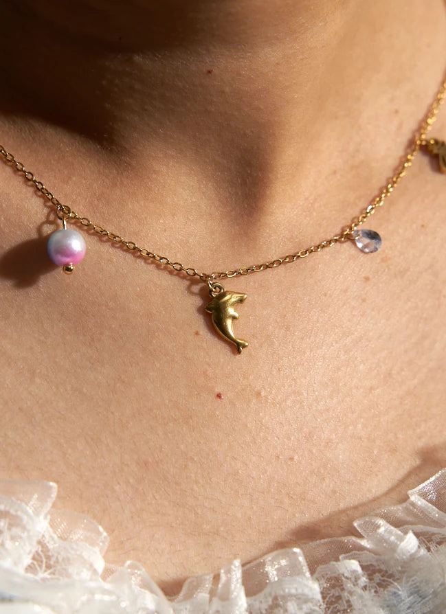 DOLPHIN PEARL BEACH VIBE PINTERESTY CHARMS NECKLACE - 18K GOLD PLATED