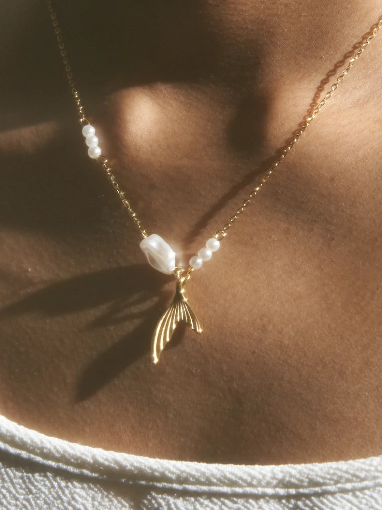 BABY SHARK FIN NECKLACE - ANTI TARNISH AND WATERPROOF
