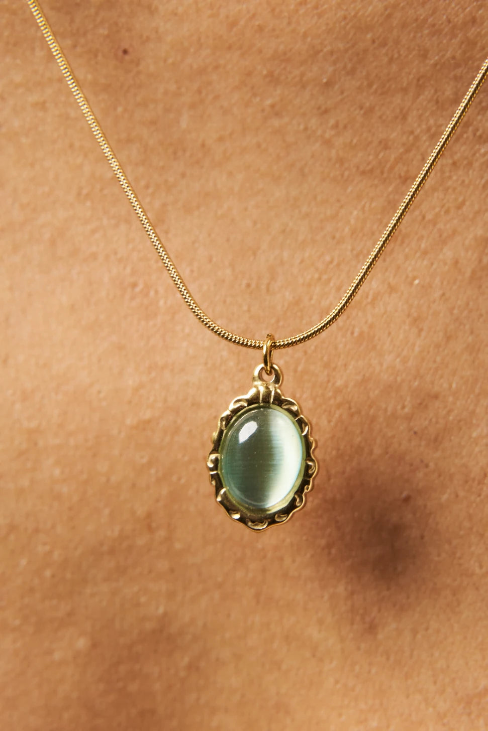 BLUISH GREEN OVAL SHINY STONE PENDANT - TARNISH FREE GOLD PLATED