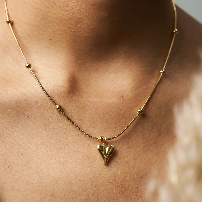 AESTHETIC BEADED HEART PENDANT - 18K PVD GOLD PLATED NECKLACE