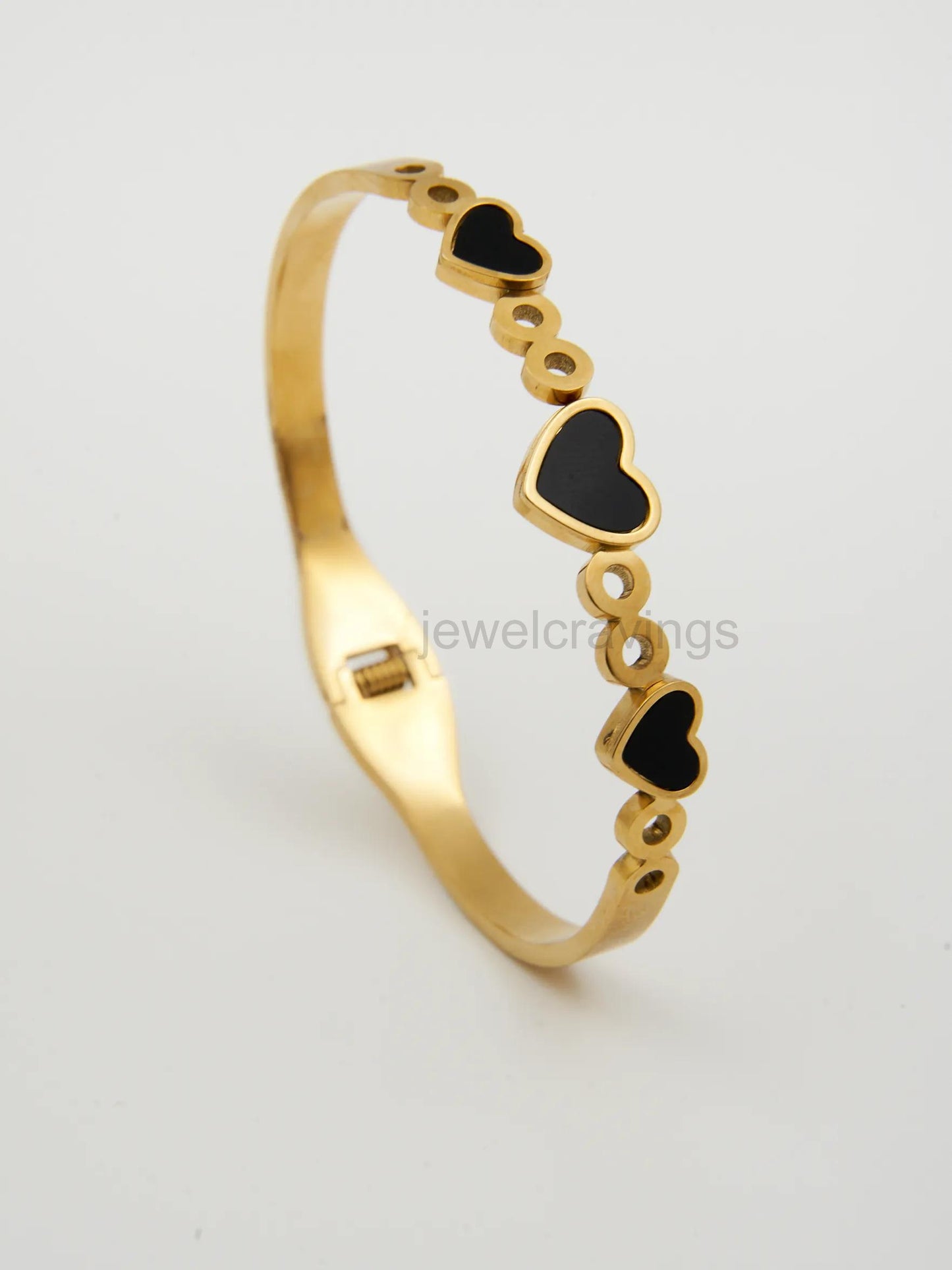 Trinity Amour – 18K Gold Plated Triple Heart Kada