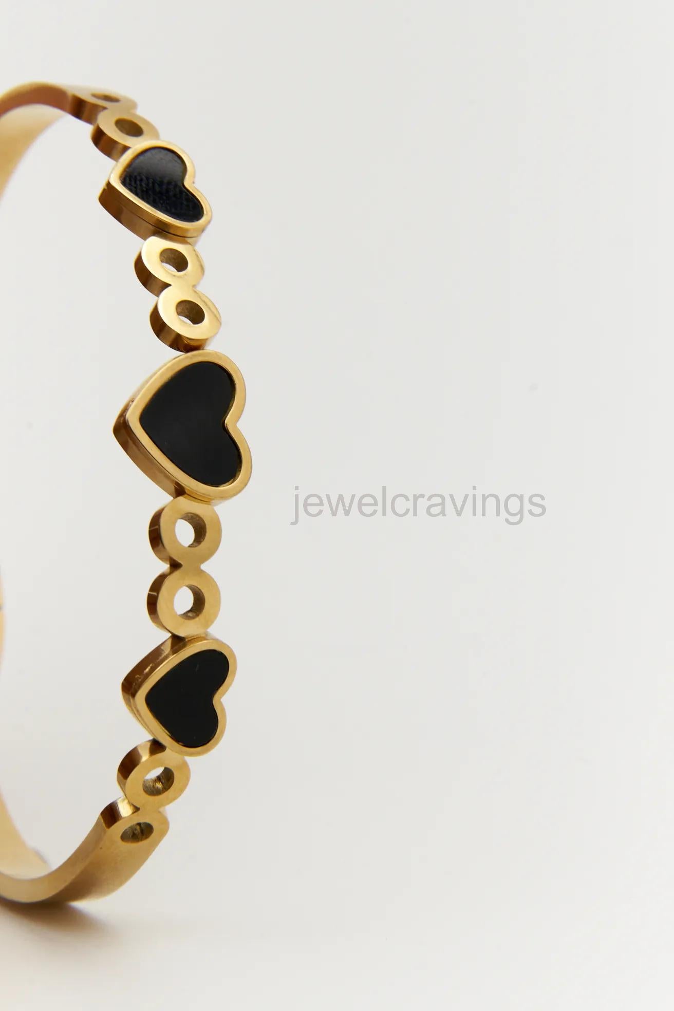Trinity Amour – 18K Gold Plated Triple Heart Kada