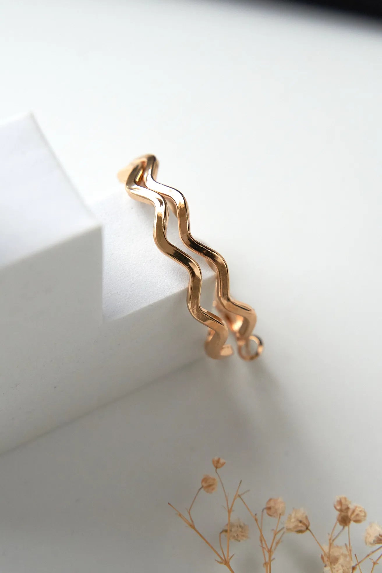 Big size Golden curvy hoops