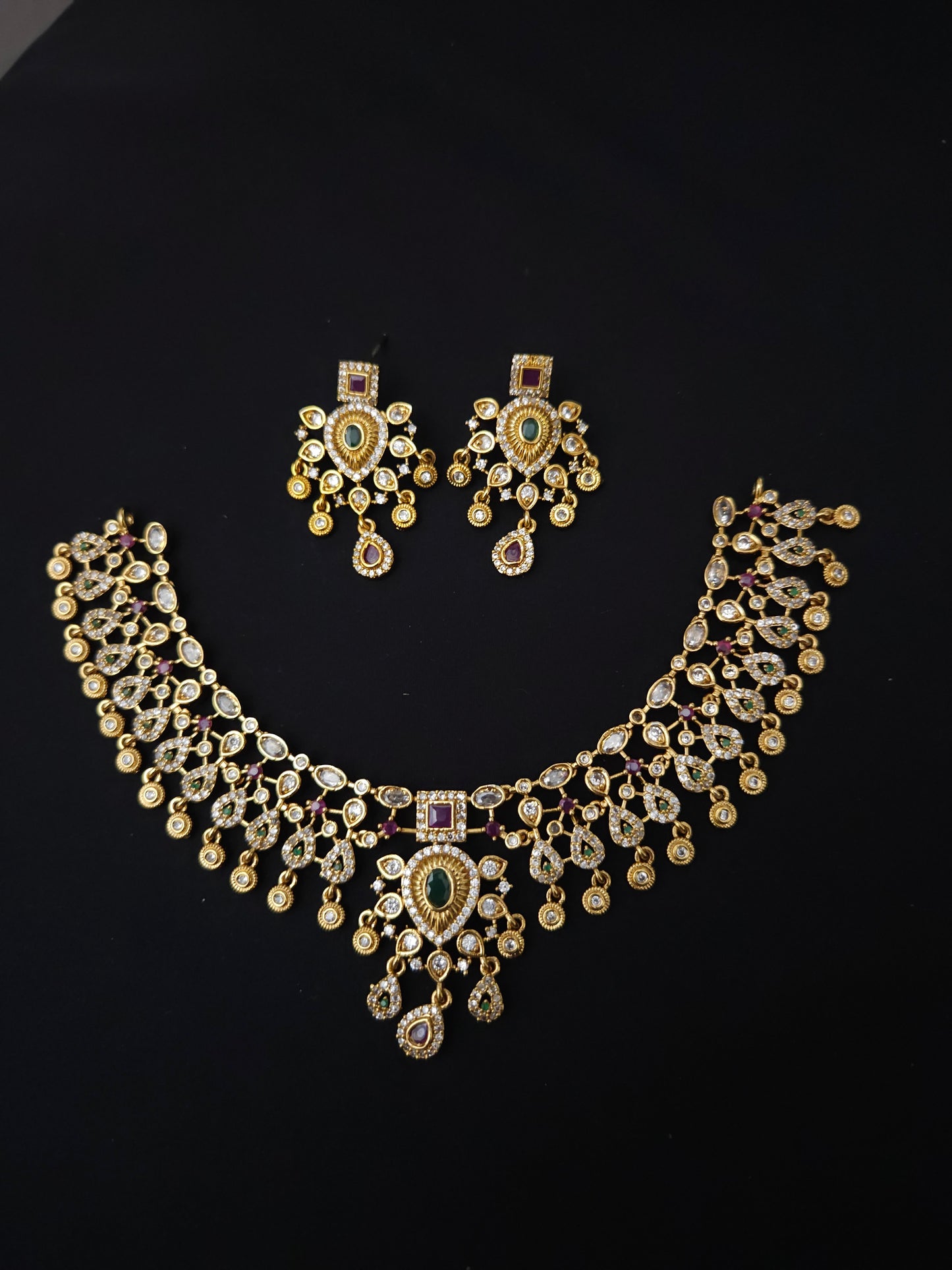 Elegant hanging drop necklace set