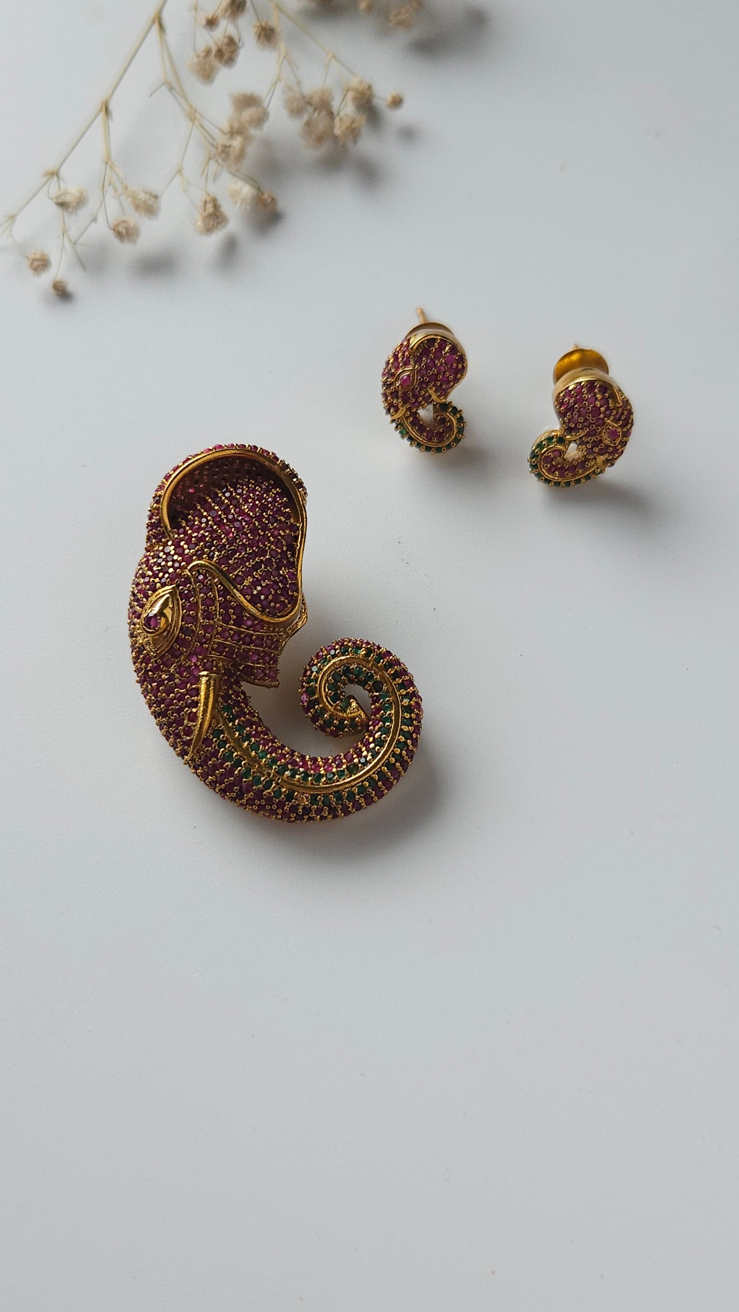 Elephant pendant set