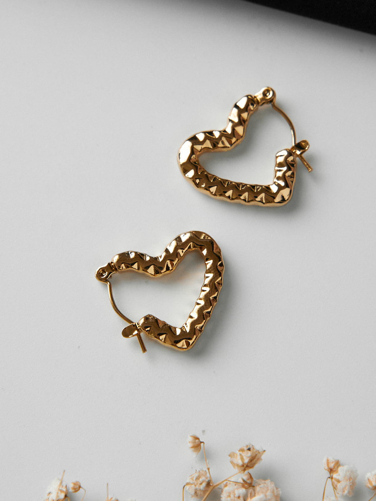 Heart minimal hoops