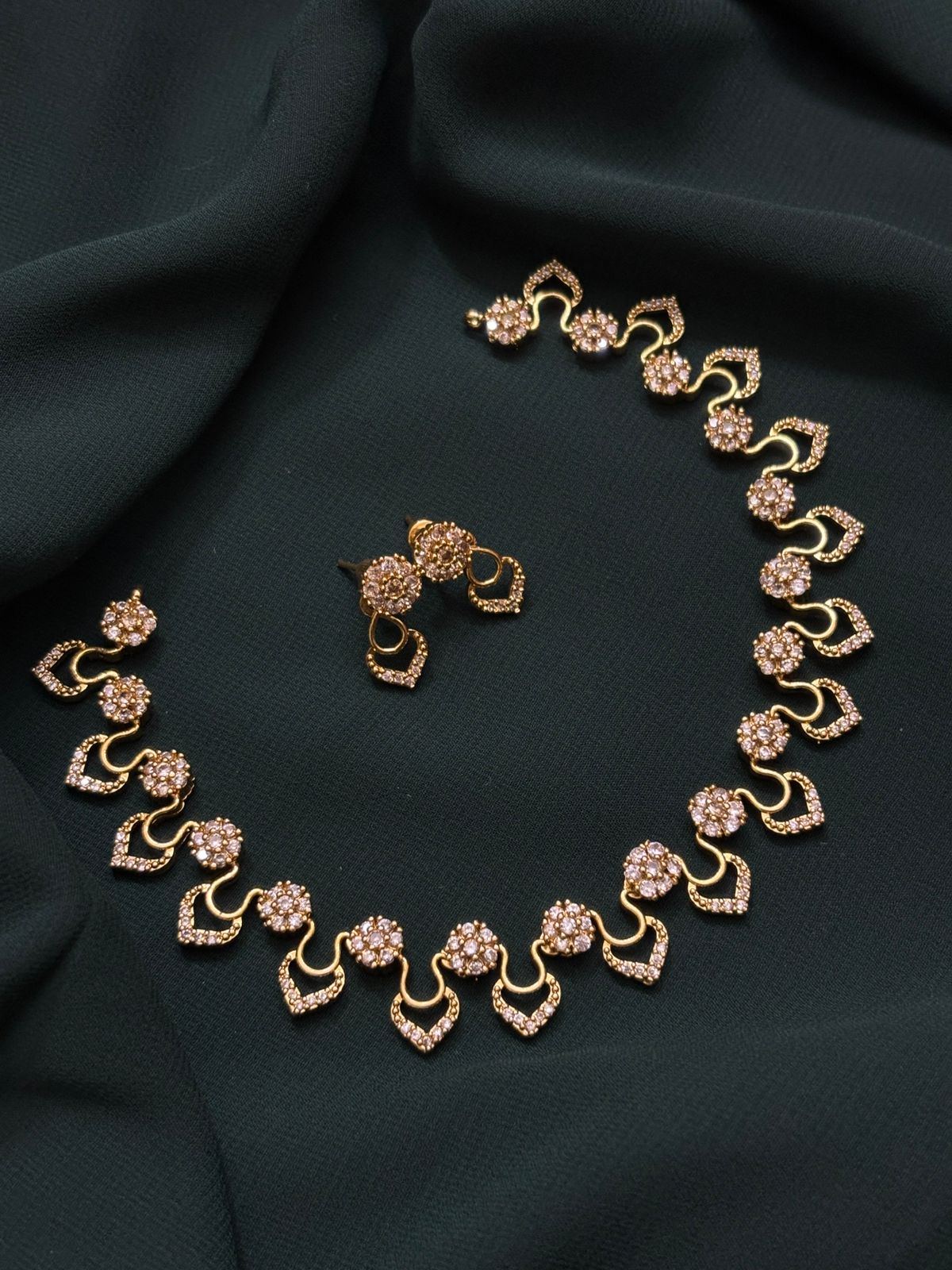 Curvy U Floral AD Necklace set with Earrings