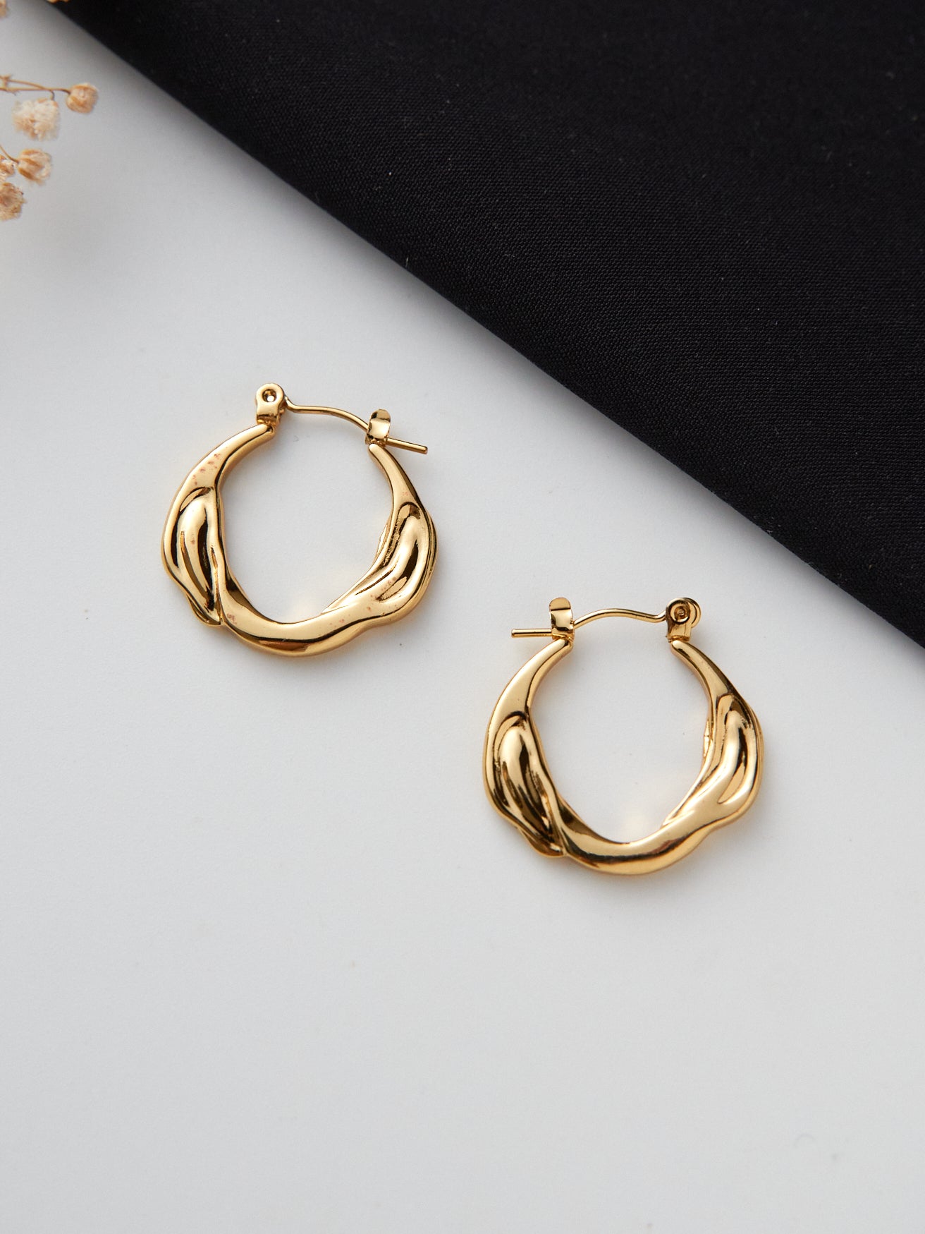 Round leaf hoops
