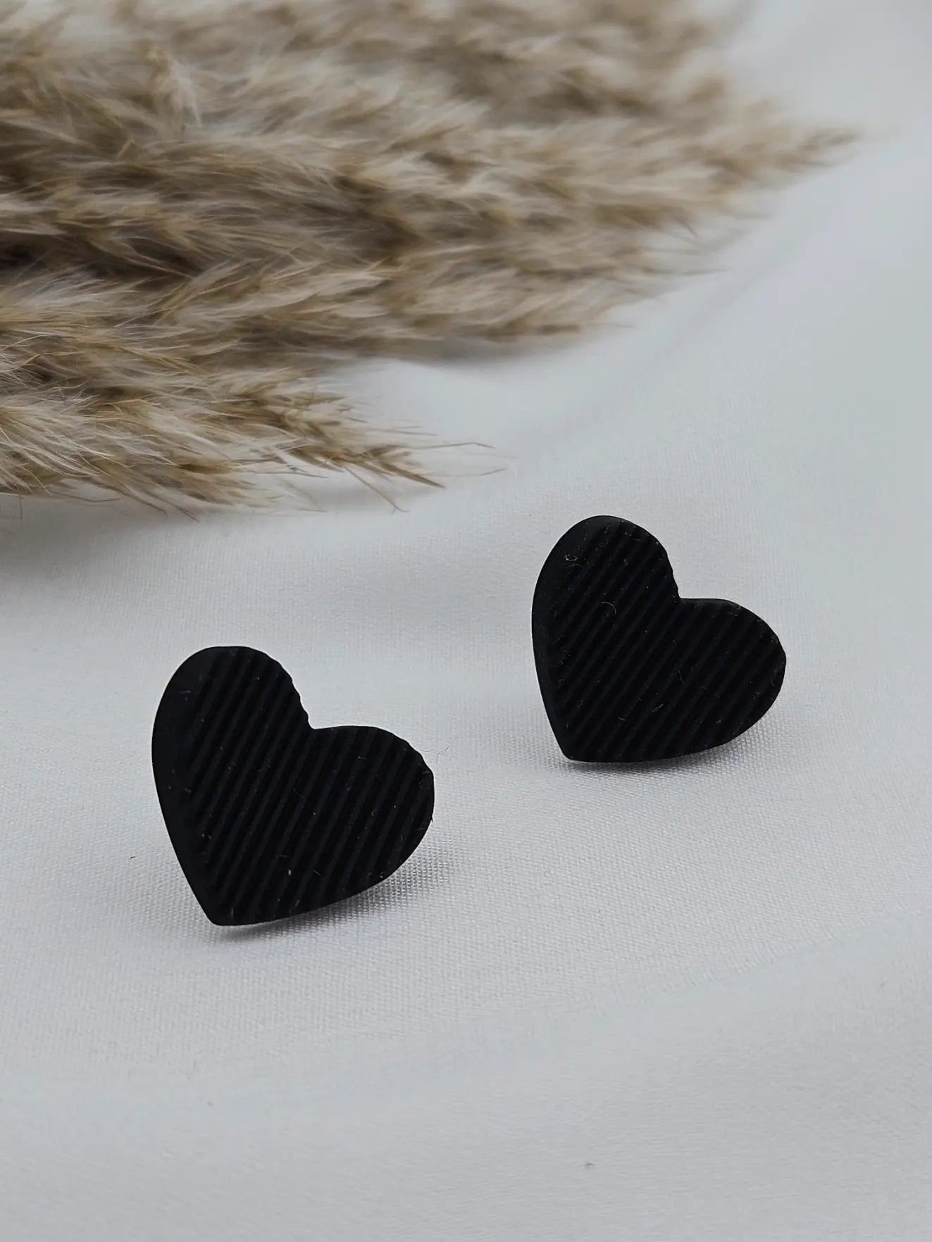 Heart Stripe Western Studs - Black