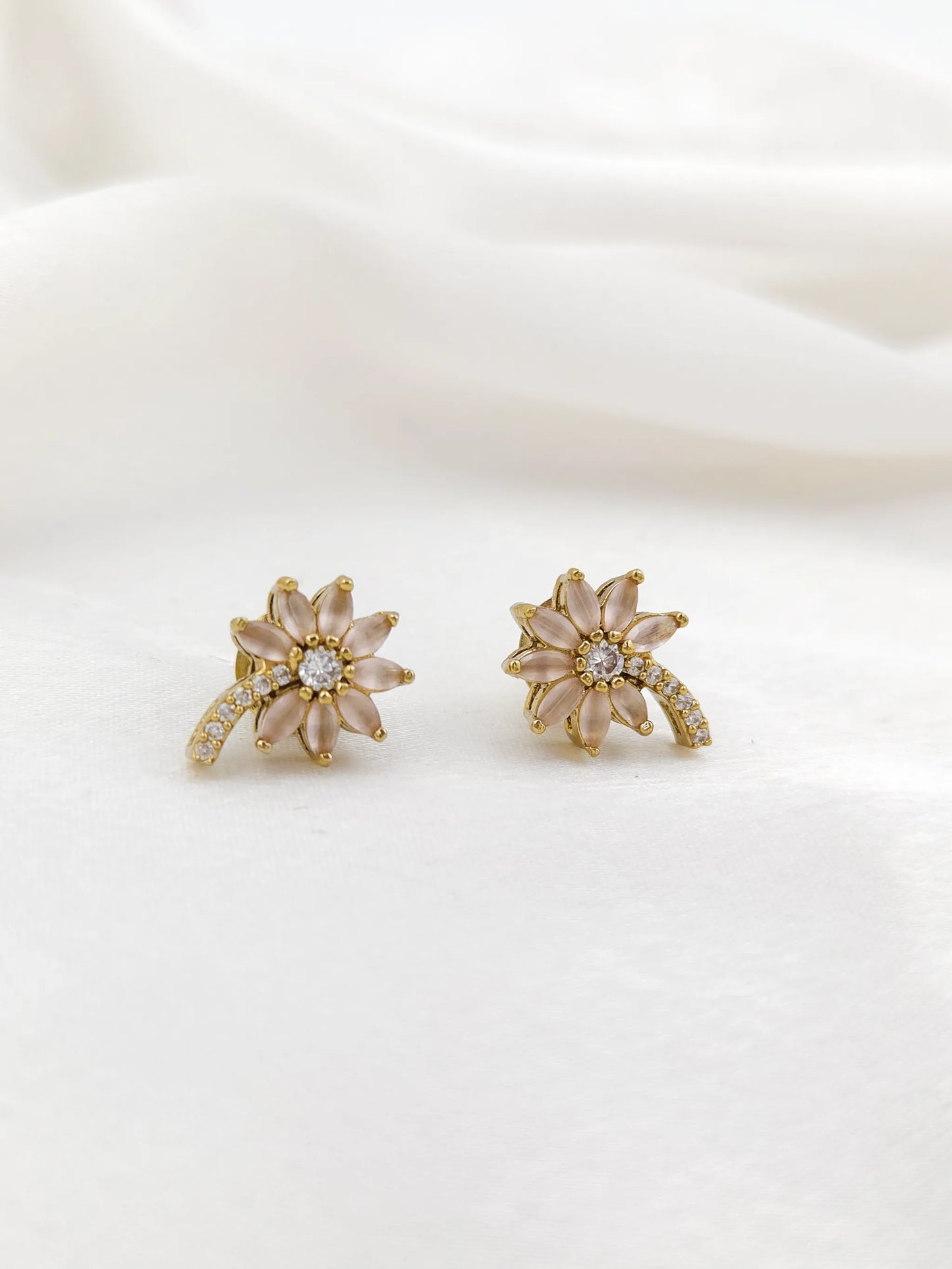 Mini Flower Babypink Stone Earrings