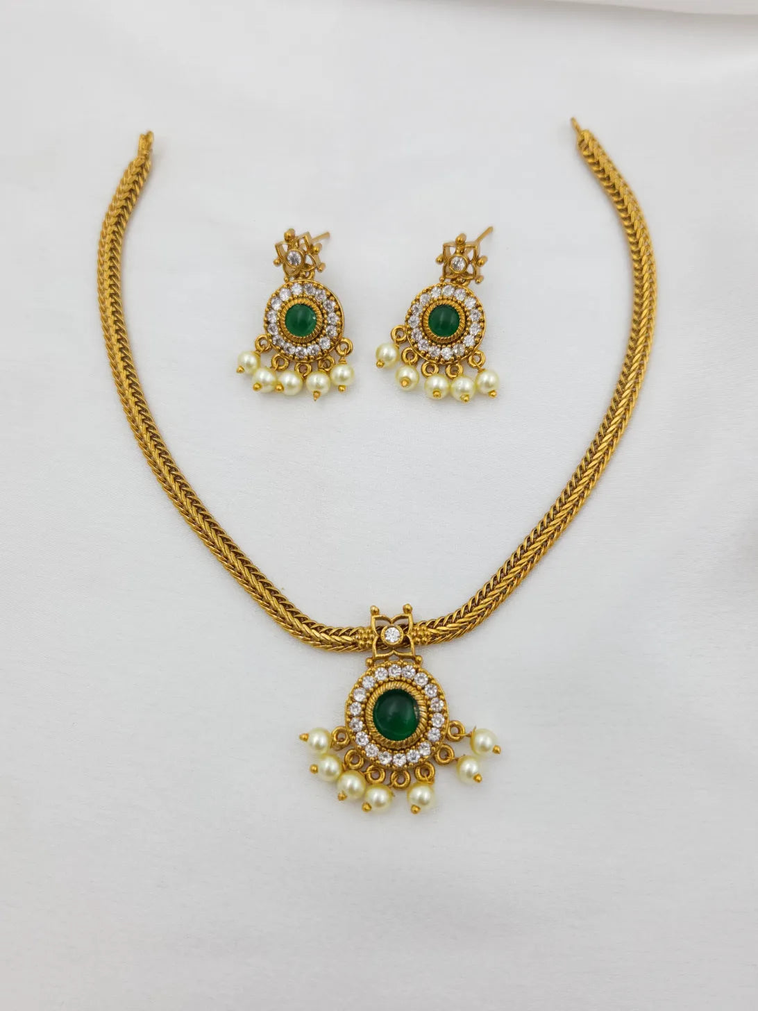 Thin Chain Traditional Necklace with Pearls and Earings - Emerald Green