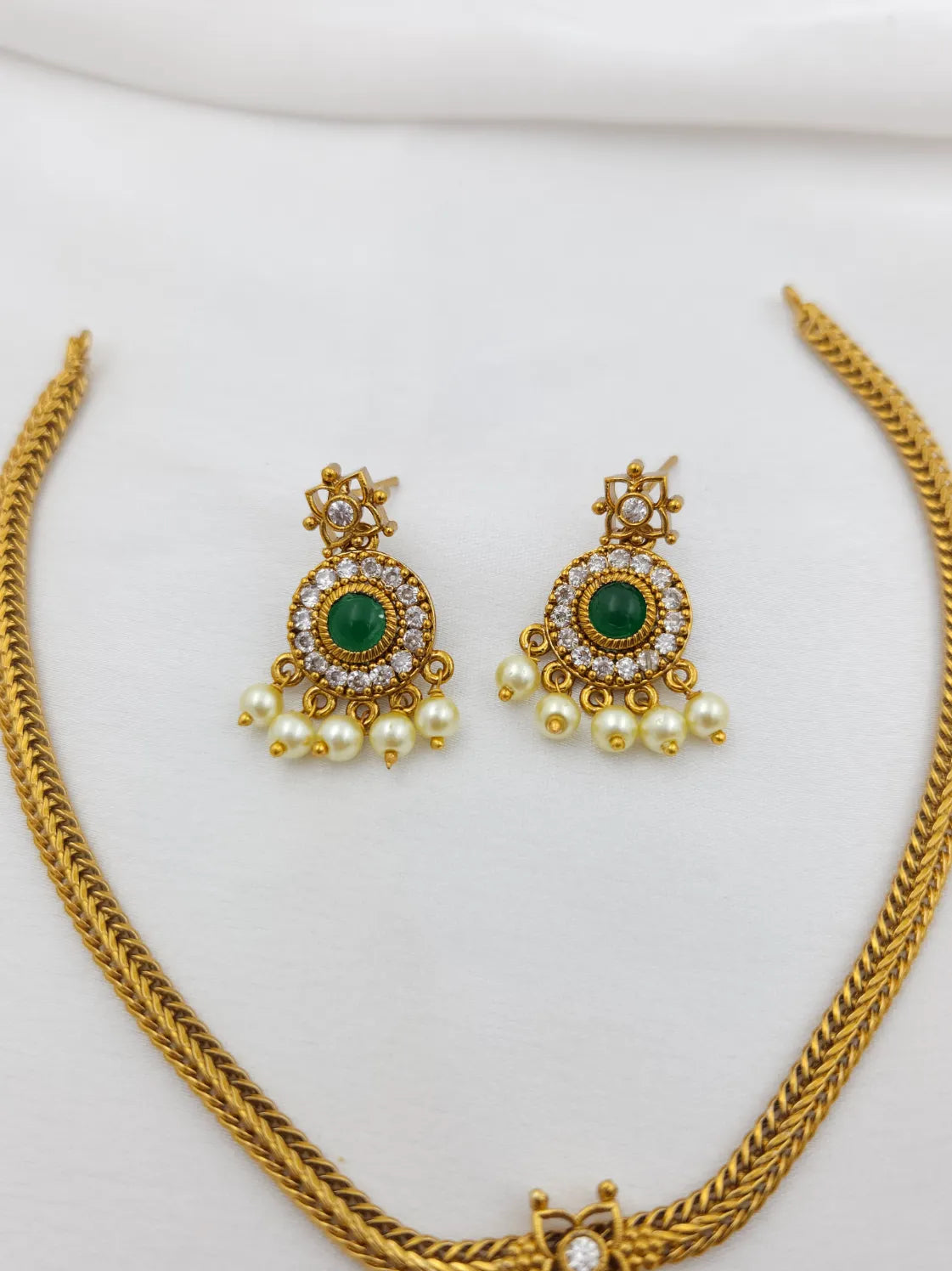 Thin Chain Traditional Necklace with Pearls and Earings - Emerald Green