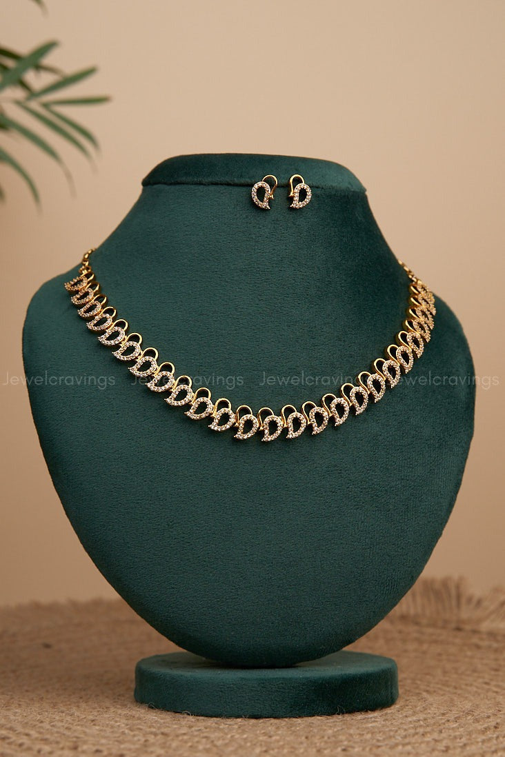 Mangoe Special Necklace with Earrings