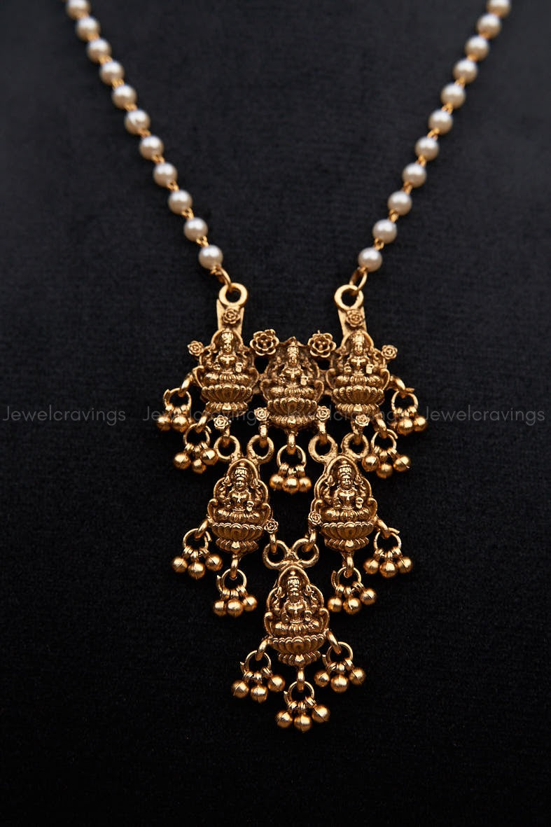 Taanvi Antique Necklace with Earrings