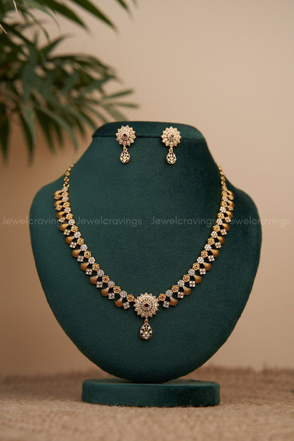 Floral Shell Gold Necklace with Earrings