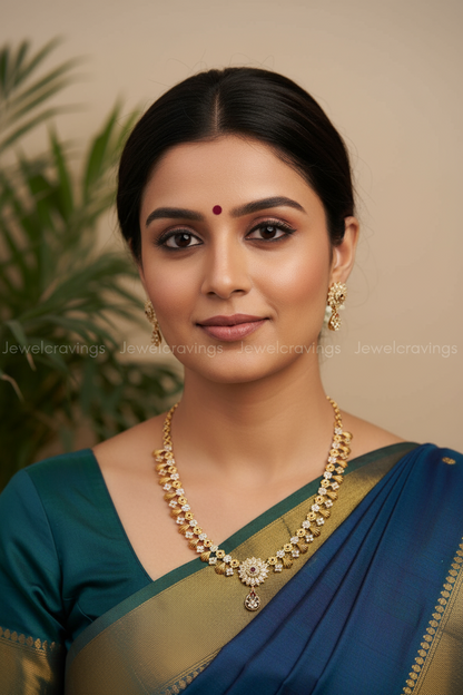 Floral Shell Gold Necklace with Earrings