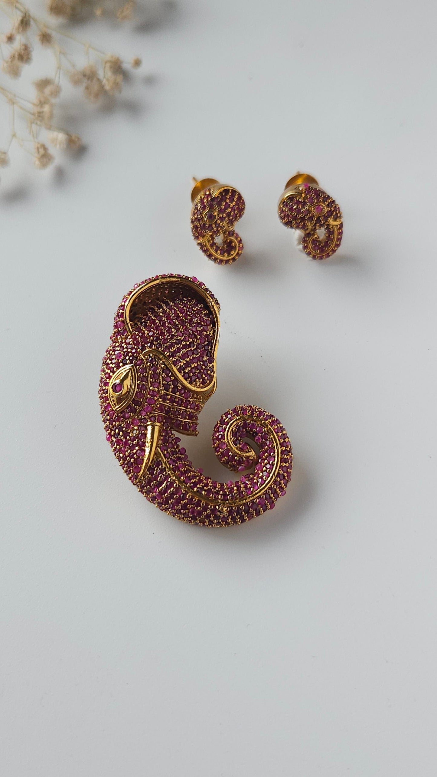 Elephant pendant set
