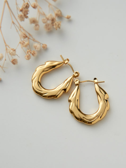 Oval leaf hoops