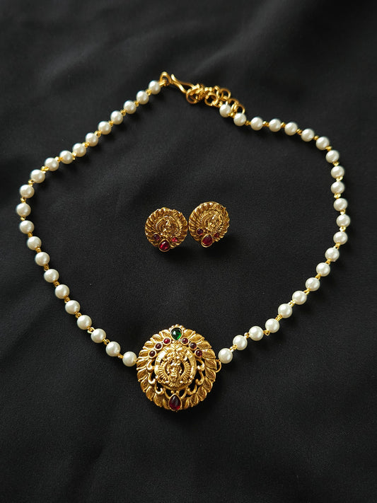 Single line pearl choker