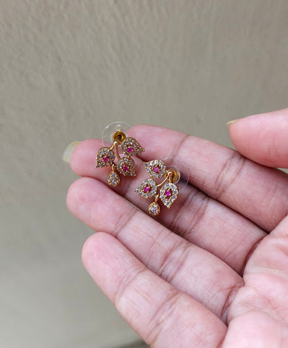 Pretty AD Leaf Necklace with Earrings