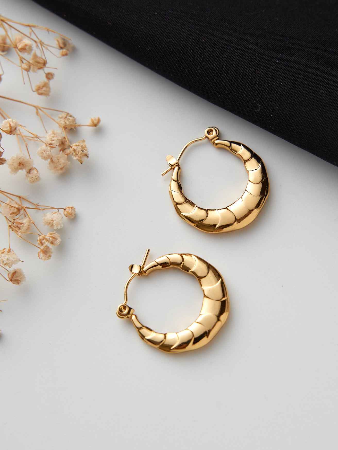 Croissant hoops