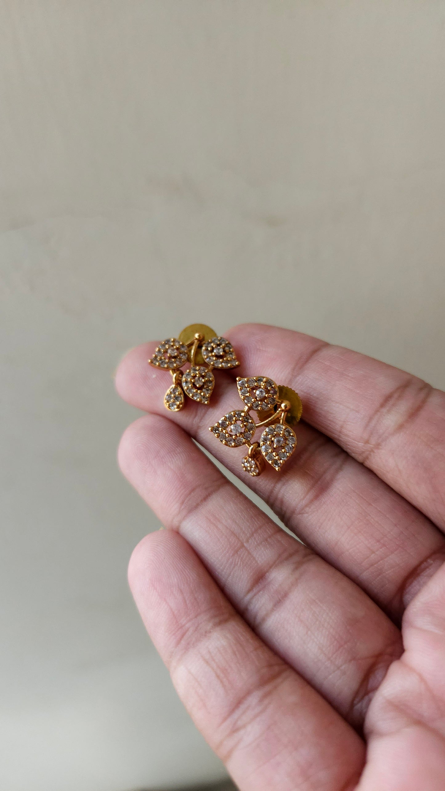 Pretty AD Leaf Necklace with Earrings