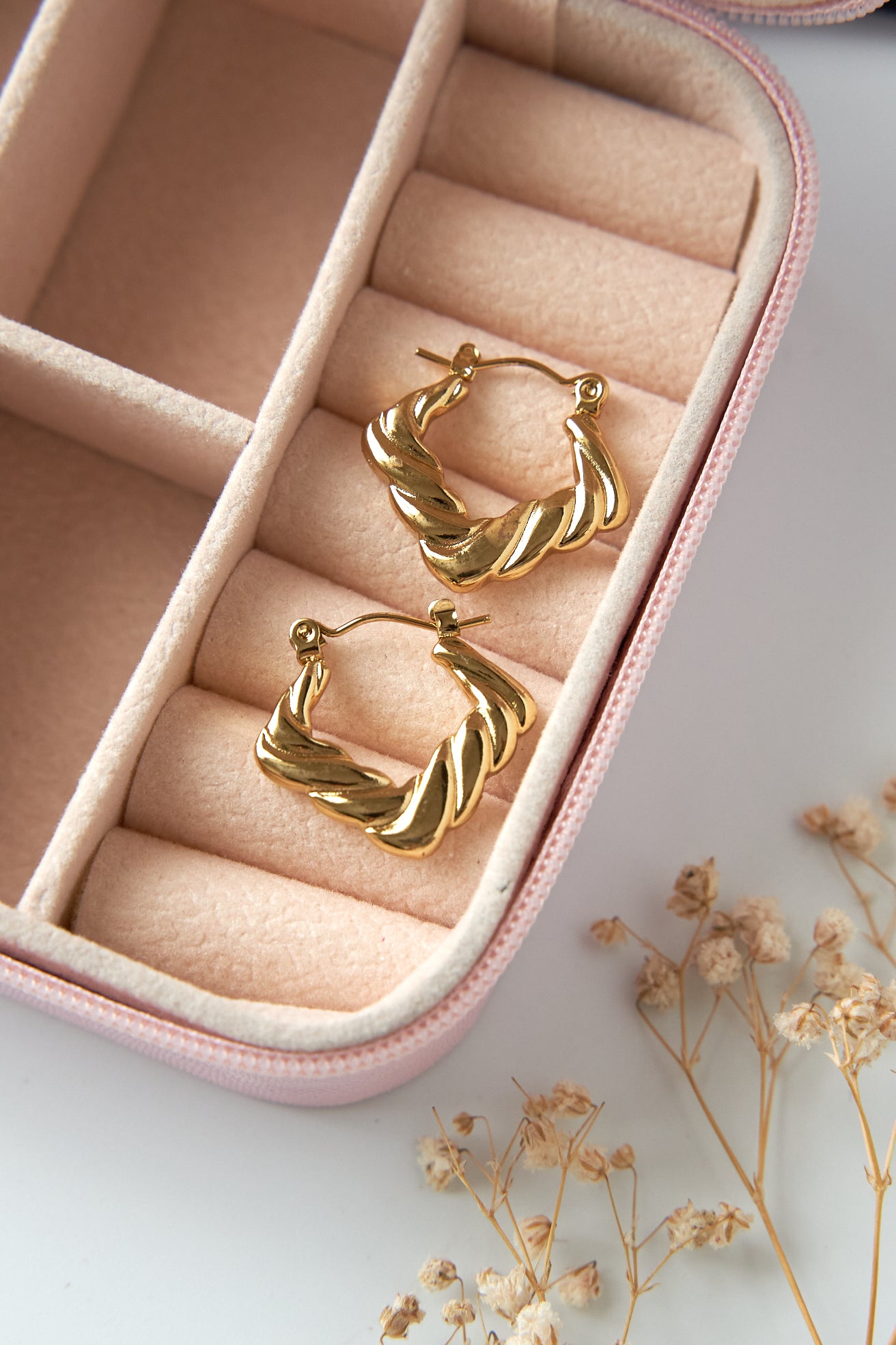 Diamond twist hoops
