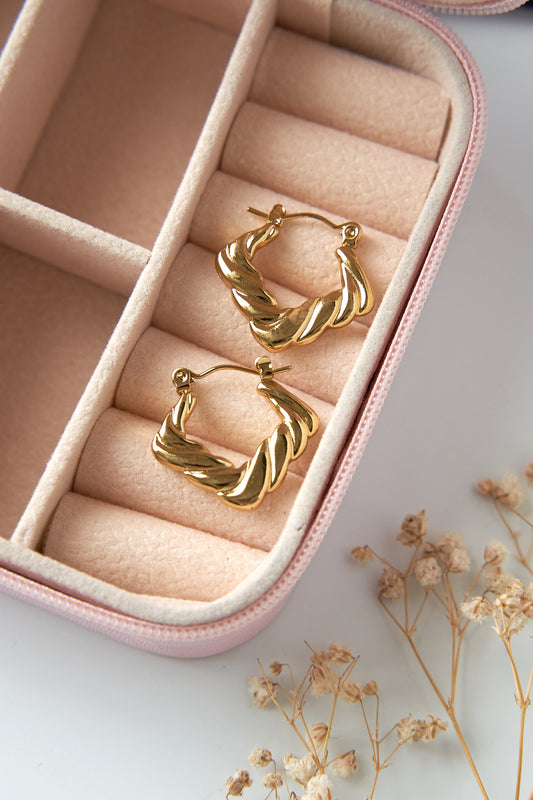 Diamond twist hoops