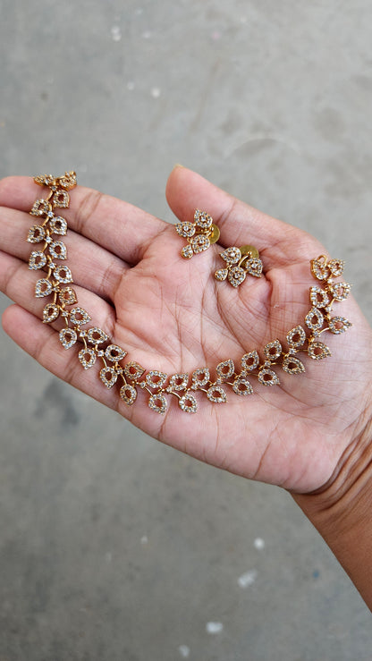 Pretty AD Leaf Necklace with Earrings