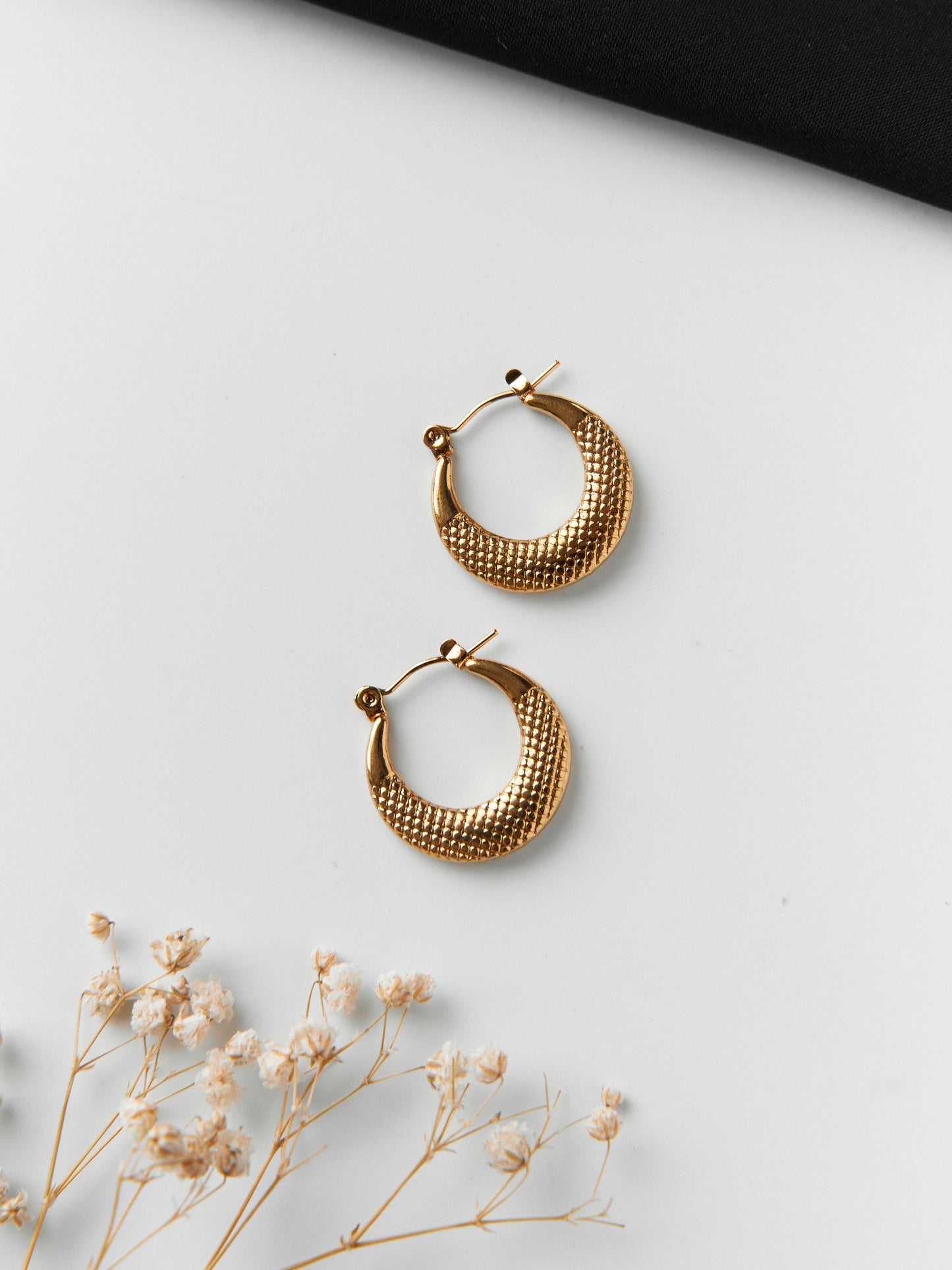Round dotted hoops